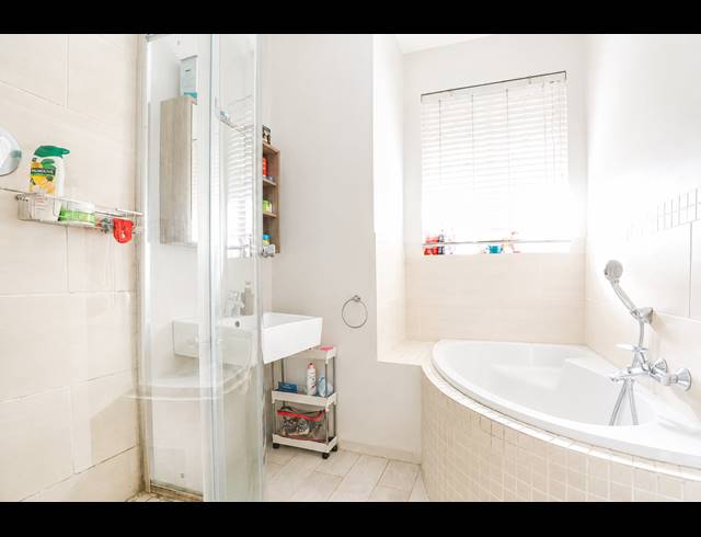 2.5 BEDROOM APARTMENT FOR SALE IN MORNINGSIDE